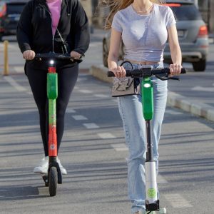 electric-scooter-8652595_1280